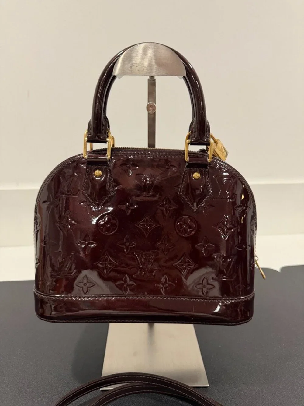 Louis Vuitton Alma BB Patent Leather Handbag (JB1507)